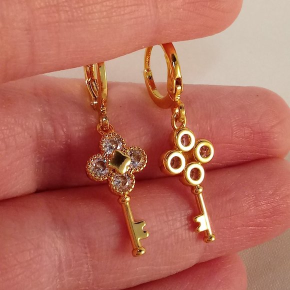 18K Yellow Gold Filled Diamond Zircon Carved Flower Key Dangle Earrings Gift - Picture 4 of 4